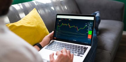 Backtests vs Forward Tests: What Forex Data Never Tells You